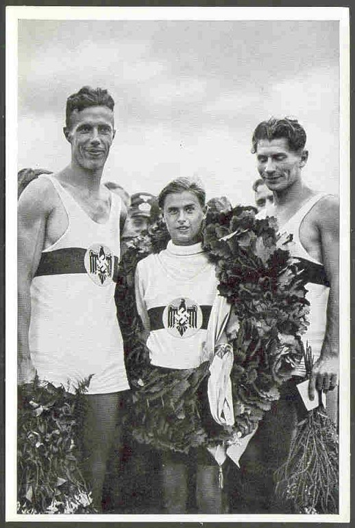 cc ger 1936 og berlin reemtsma band ii no. 107 photo of gustmann adamski cox arend gold medal winners of the 2 event 