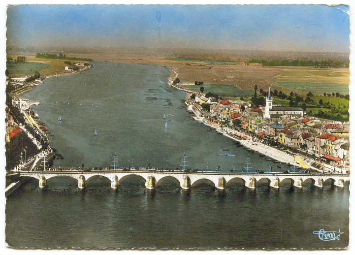 PC FRA 1951 ERC Macon aerial view of buoyed regatta course with bridge in foreground